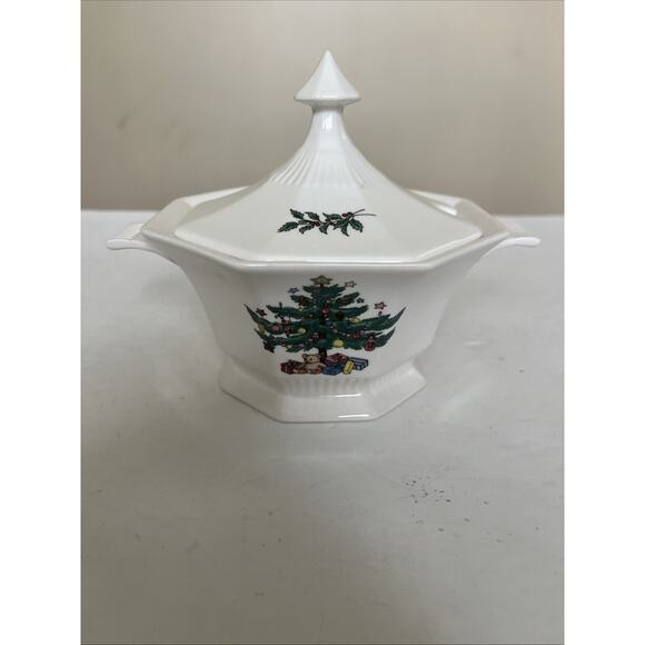Nikko Other - NIKKO CHRISTMASTIME GRAVY/SAUCE BOAT AND LID EXCELLENT!!